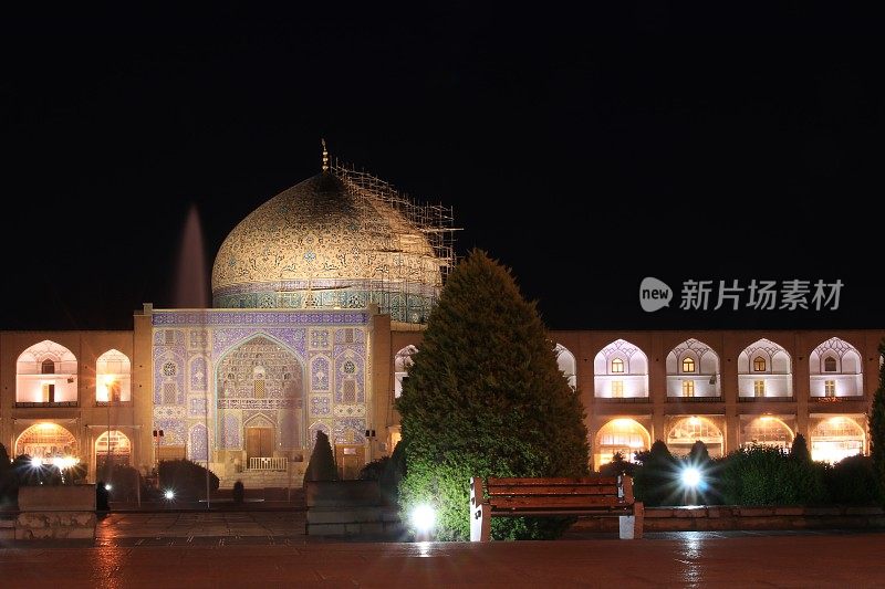 伊朗伊斯法罕Naqsh-e Jahan广场上的Sheikh Lotfollah清真寺